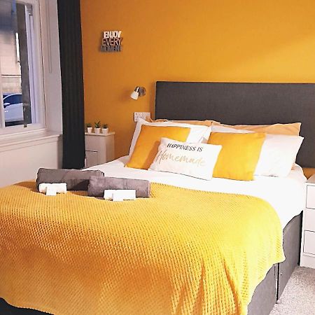 Double Ensuite Bedroom Near Edinburgh 커콜디 외부 사진